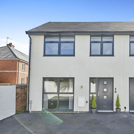 Modern Home In Derby City Centre - Free Gated Parking Buitenkant foto